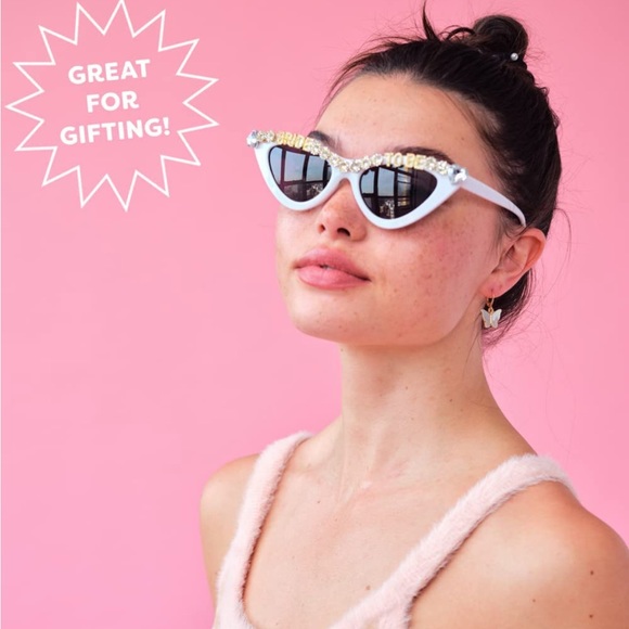 xo, Fetti Bachelorette Party Bride to Be Sunglasses White Cat Eye Bedazzled - Picture 5 of 7